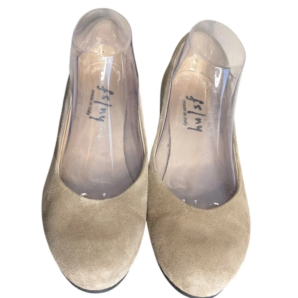 FS/NY Taupe Suede Wedge Pumps Made in Italy Round‎ Toe Women's Size 7.5